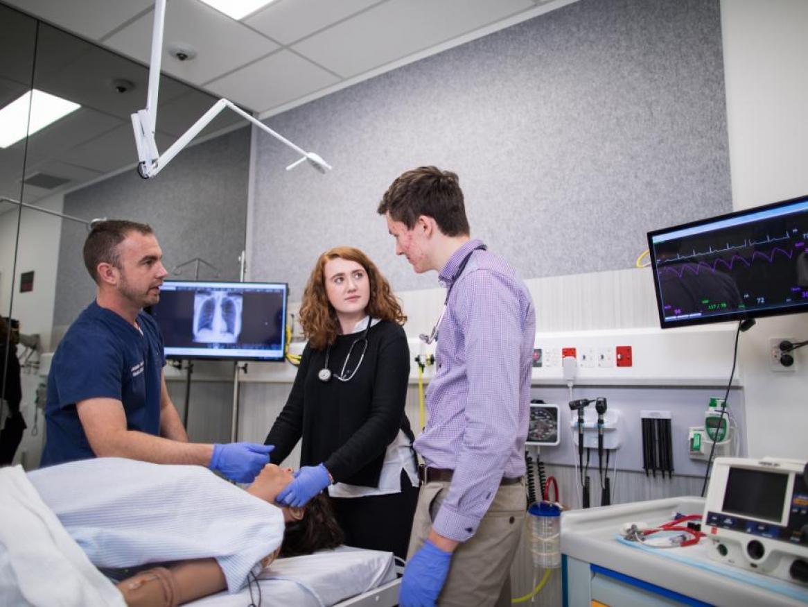 Adelaide Health Simulation Director, Adam Montagu, with two medicine students, assessing a simulated patient in the Adelaide Health Simulation